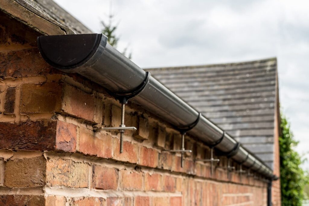 Guttering repairs Crawley